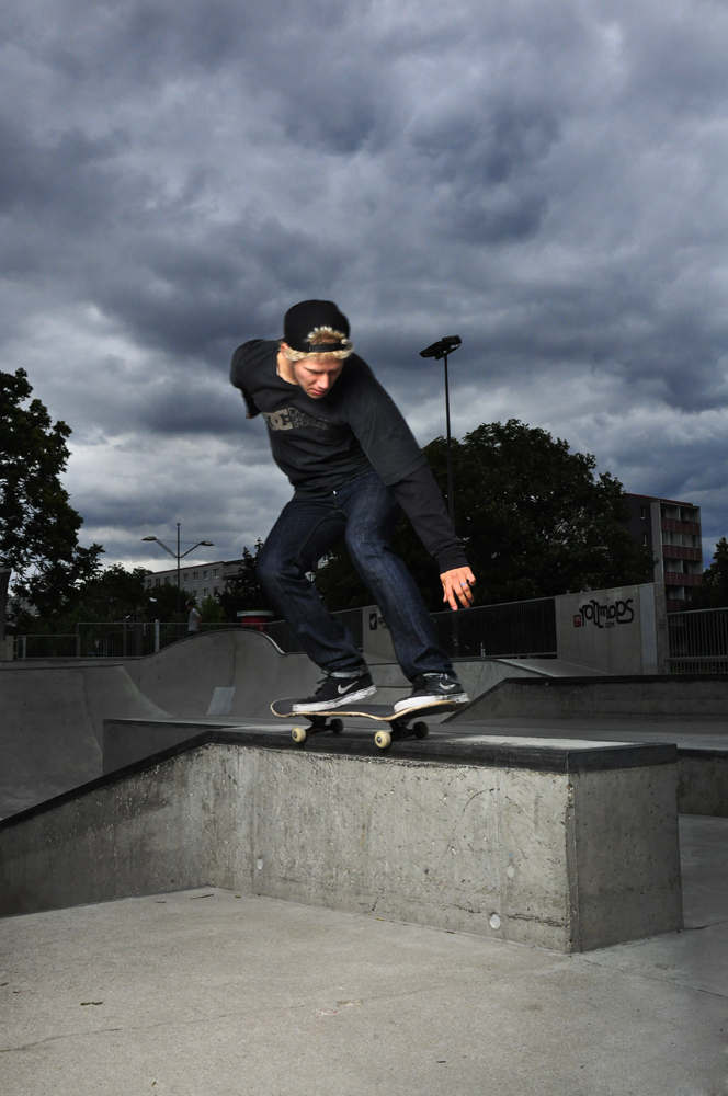 bild eines fahrenden skaters