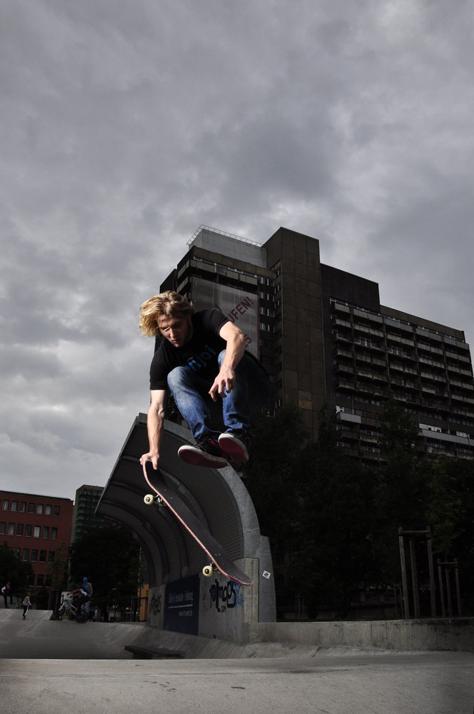 bild eines fahrenden skaters